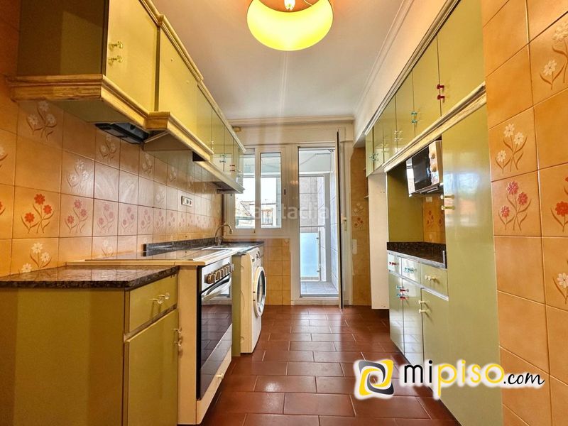 Foto c4e346be-b00e-435d-956d-45cbdc3b74ae. Piso en del ayuntamiento 19 desde inmobiliaria mi piso os presentamos este magnífico piso situado en pleno corazón , una vivienda que destaca por en Colindres