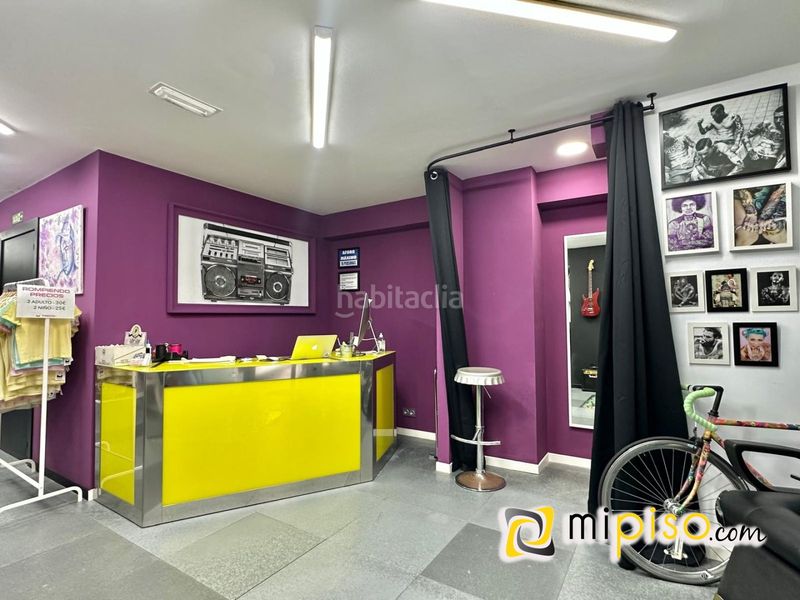 Foto 00b63b2f-e19a-4722-b313-e0971caf6abb. Local comercial en menendez pelayo 15 desde inmobiliaria mi piso les presentamos esta magnífico local comercial a pie de calle, ubicado en una de las zonas con más vida en Laredo