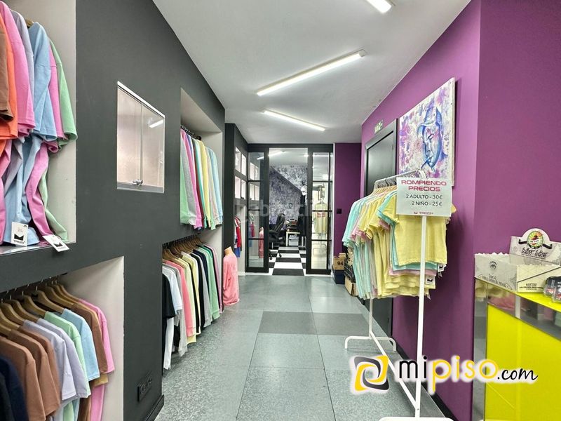 Foto 177476e0-24a3-4315-a883-b70c9d5088ff. Local comercial en menendez pelayo 15 desde inmobiliaria mi piso les presentamos esta magnífico local comercial a pie de calle, ubicado en una de las zonas con más vida en Laredo