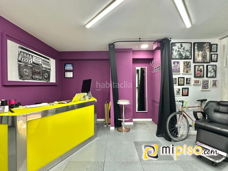 Foto 18b4651e-c3b7-4318-a314-3f127e0eb3b4. Local comercial en menendez pelayo 15 desde inmobiliaria mi piso les presentamos esta magnífico local comercial a pie de calle, ubicado en una de las zonas con más vida en Laredo