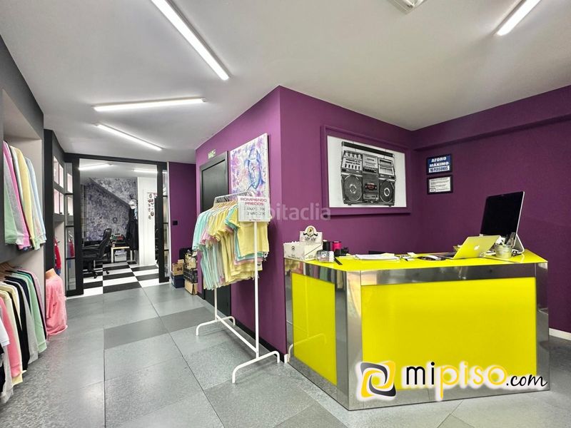 Foto 27191e36-a794-45a0-a751-dc919ba0e34c. Local comercial en menendez pelayo 15 desde inmobiliaria mi piso les presentamos esta magnífico local comercial a pie de calle, ubicado en una de las zonas con más vida en Laredo