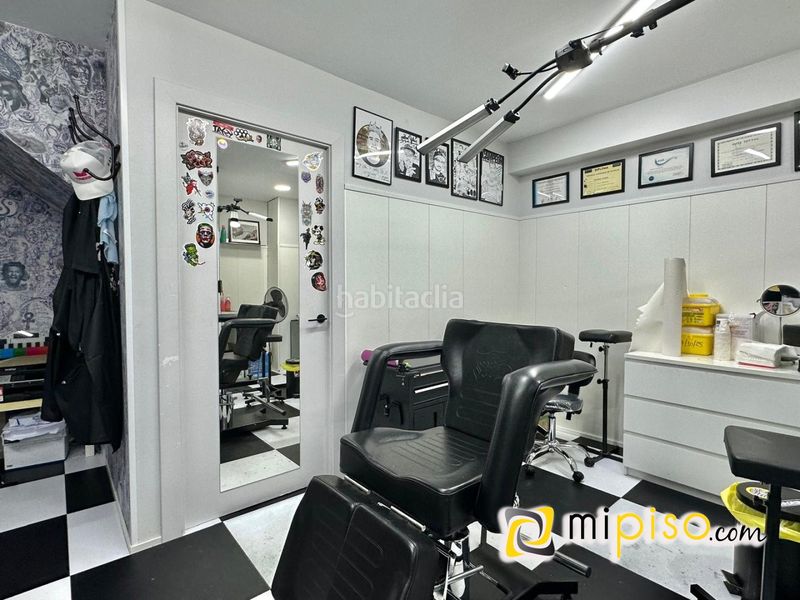 Foto 48e7b0af-99bf-4a79-81c7-c41b4fc23c70. Local comercial en menendez pelayo 15 desde inmobiliaria mi piso les presentamos esta magnífico local comercial a pie de calle, ubicado en una de las zonas con más vida en Laredo