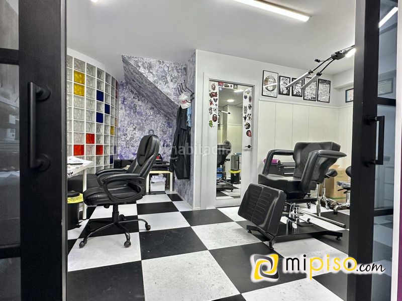 Foto 59aa2f20-d3eb-47c5-a4dd-556190f8adde. Local comercial en menendez pelayo 15 desde inmobiliaria mi piso les presentamos esta magnífico local comercial a pie de calle, ubicado en una de las zonas con más vida en Laredo