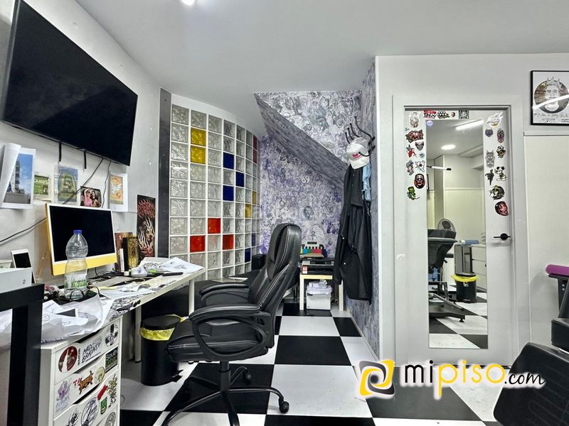 Foto 7240f551-53df-47f4-b76f-ad0d2e294d60. Local comercial en menendez pelayo 15 desde inmobiliaria mi piso les presentamos esta magnífico local comercial a pie de calle, ubicado en una de las zonas con más vida en Laredo