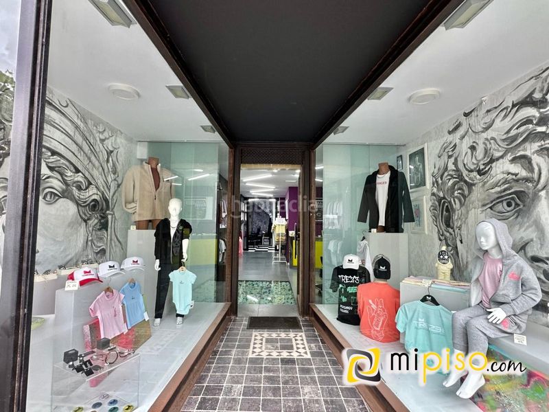 Foto 777028c3-4849-4d73-b2ab-85504b2cc8fd. Local comercial en menendez pelayo 15 desde inmobiliaria mi piso les presentamos esta magnífico local comercial a pie de calle, ubicado en una de las zonas con más vida en Laredo