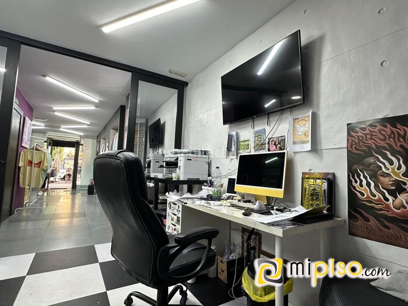 Foto 7d29519d-56e8-43db-a4f9-48cb4ab8457f. Local comercial en menendez pelayo 15 desde inmobiliaria mi piso les presentamos esta magnífico local comercial a pie de calle, ubicado en una de las zonas con más vida en Laredo