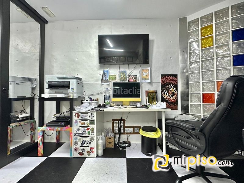 Foto a322767f-14bf-48e5-be12-e25ced33f00a. Local comercial en menendez pelayo 15 desde inmobiliaria mi piso les presentamos esta magnífico local comercial a pie de calle, ubicado en una de las zonas con más vida en Laredo