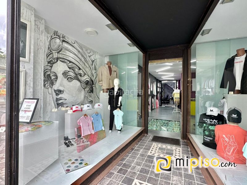 Foto adc91d55-aafb-4ce7-aa61-3b9aec43414e. Local comercial en menendez pelayo 15 desde inmobiliaria mi piso les presentamos esta magnífico local comercial a pie de calle, ubicado en una de las zonas con más vida en Laredo