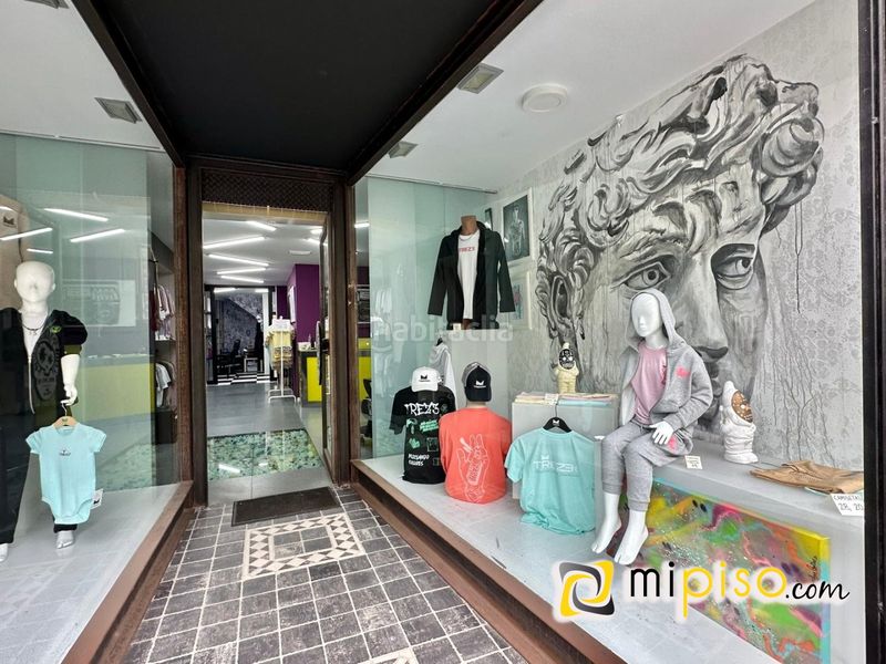 Foto b222e397-9b61-4be5-ad7d-f246292fd4dd. Local comercial en menendez pelayo 15 desde inmobiliaria mi piso les presentamos esta magnífico local comercial a pie de calle, ubicado en una de las zonas con más vida en Laredo