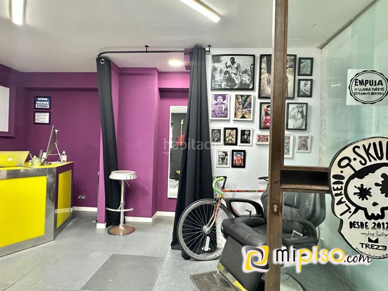 Foto b71b9e05-4f76-43f2-a965-efa365d06f0b. Local comercial en menendez pelayo 15 desde inmobiliaria mi piso les presentamos esta magnífico local comercial a pie de calle, ubicado en una de las zonas con más vida en Laredo