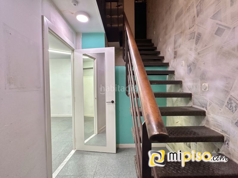 Foto bbb8d224-dbf8-47bd-8ae4-2b321a7903d1. Local comercial en menendez pelayo 15 desde inmobiliaria mi piso les presentamos esta magnífico local comercial a pie de calle, ubicado en una de las zonas con más vida en Laredo