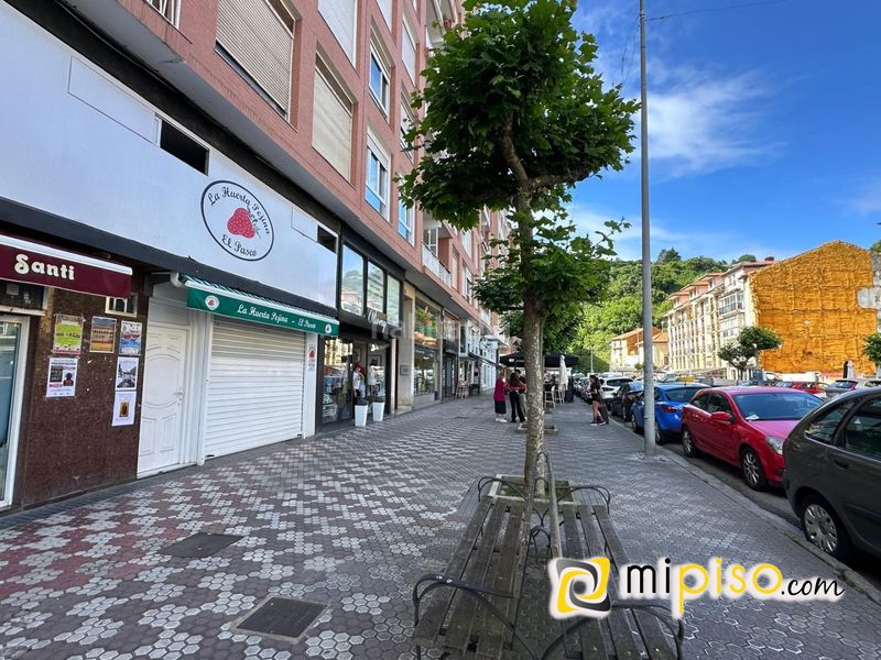 Foto dc0a293b-5ce0-49dc-b561-f6463adea761. Local comercial en menendez pelayo 15 desde inmobiliaria mi piso les presentamos esta magnífico local comercial a pie de calle, ubicado en una de las zonas con más vida en Laredo