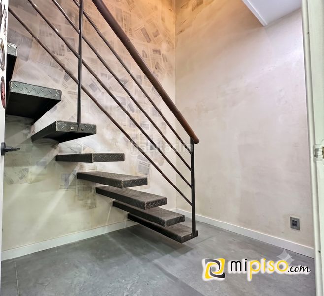 Foto e003c4f4-a781-4e3a-9726-389140bbc8f9. Local comercial en menendez pelayo 15 desde inmobiliaria mi piso les presentamos esta magnífico local comercial a pie de calle, ubicado en una de las zonas con más vida en Laredo