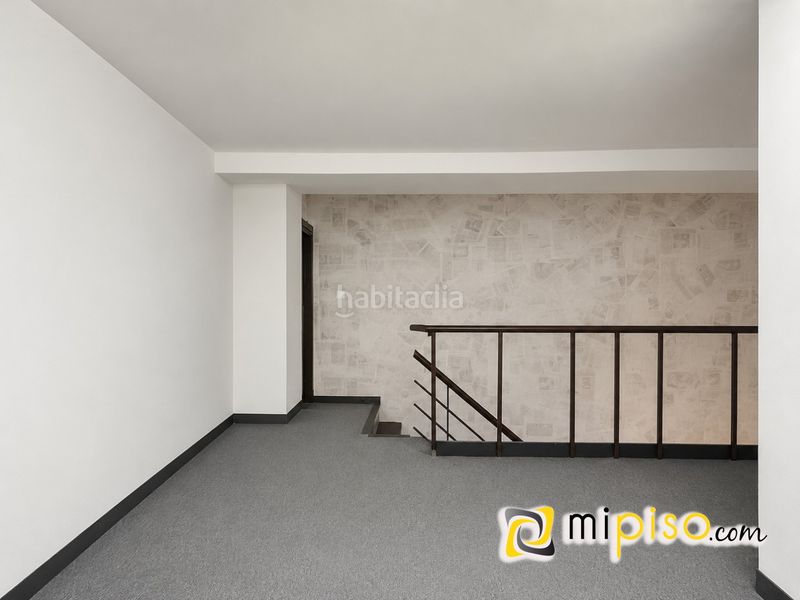 Foto e944524f-b994-4b84-8d15-86310c9d259c. Local comercial en menendez pelayo 15 desde inmobiliaria mi piso les presentamos esta magnífico local comercial a pie de calle, ubicado en una de las zonas con más vida en Laredo