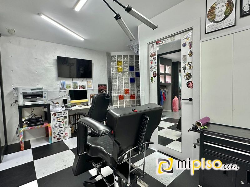 Foto efddc2b5-2885-45b5-af39-46257acb7aa6. Local comercial en menendez pelayo 15 desde inmobiliaria mi piso les presentamos esta magnífico local comercial a pie de calle, ubicado en una de las zonas con más vida en Laredo
