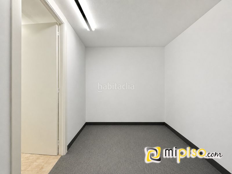 Foto f327e75b-6b49-402a-bab4-84f9bfec6425. Local comercial en menendez pelayo 15 desde inmobiliaria mi piso les presentamos esta magnífico local comercial a pie de calle, ubicado en una de las zonas con más vida en Laredo
