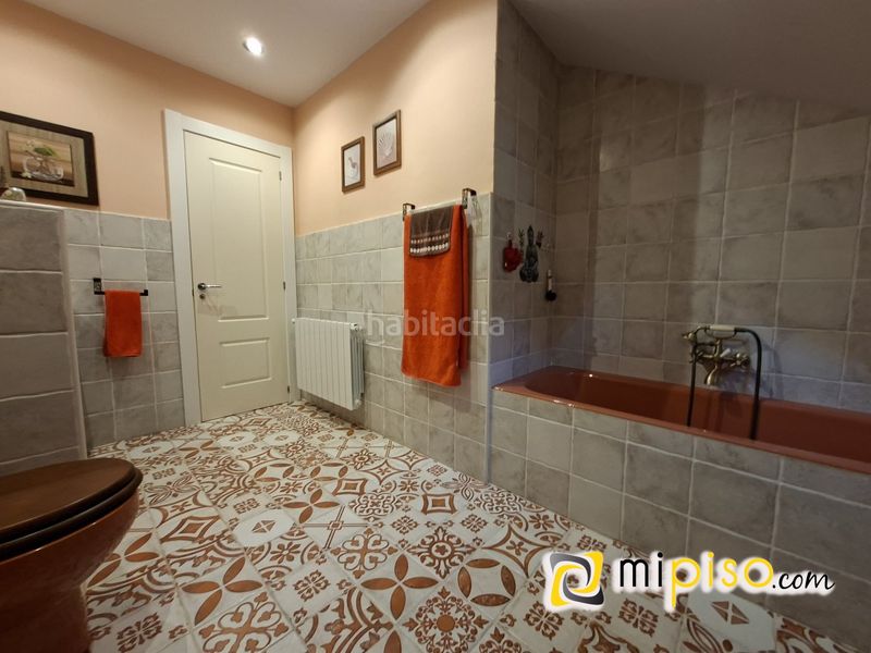 Foto 0d7d5f87-7c30-49b8-ae57-963e7b492311. Xalet amb calefacció aparcament a Argoños
