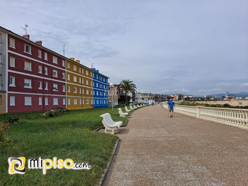 Foto 1b11435e-1f33-49b6-b363-6d6da7c1479e. Lloguer pis a pintor santiago montes 3 a Centro Laredo