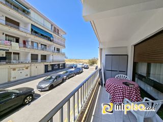 Miete Etagenwohnung in Enrique mowinckel 50. Alquiler mes de septiembre 1.400 eurosen primera linea de playa,