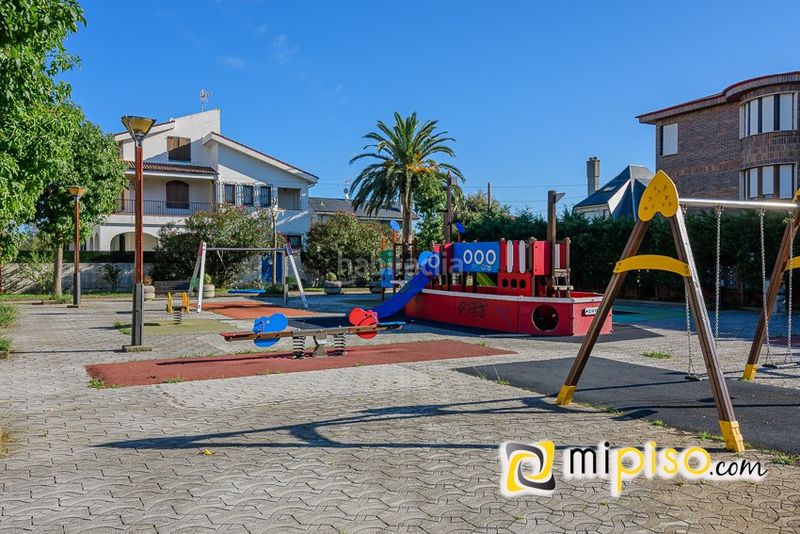 Foto 1a4937aa-6875-49ff-ad16-fe6eba294dc5. Pis amb calefacció aparcament piscina a Santoña