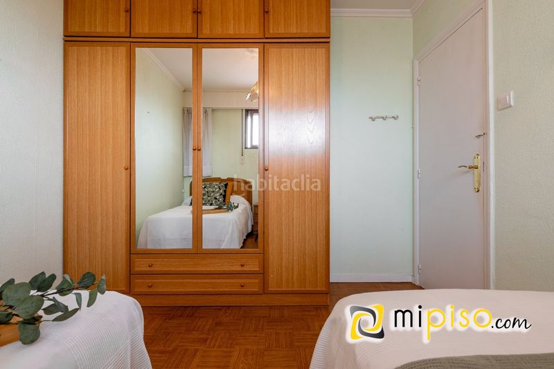 Foto ae347fab-6b72-4913-b17b-0e5f9239f2e2. Pis a Zona Playa Laredo