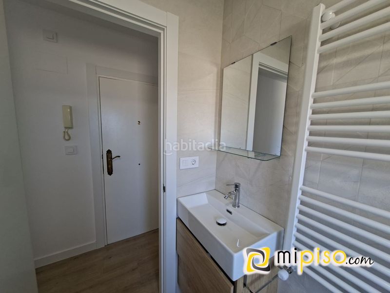 Foto 0473cff8-7ae9-43a2-bd20-342952f24d12. Lloguer pis a pintor santiago montes 3 a Centro Laredo