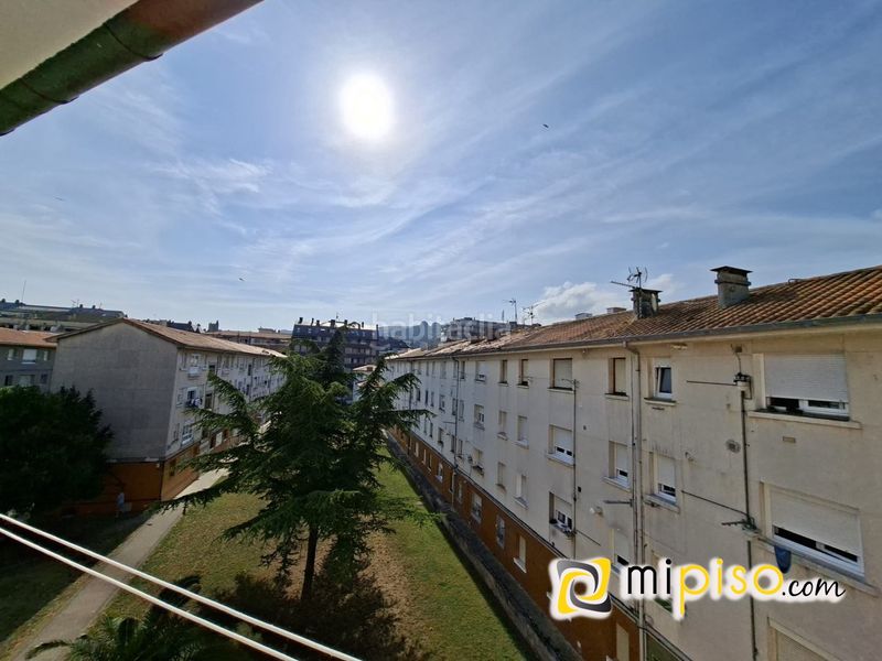 Foto b6d88bcf-dffc-4660-82f9-955f20d5806b. Lloguer pis a pintor santiago montes 3 a Centro Laredo