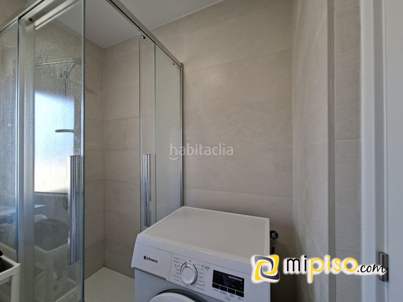 Foto da62372c-3785-48d0-891c-20ac069a22a9. Lloguer pis a pintor santiago montes 3 a Centro Laredo