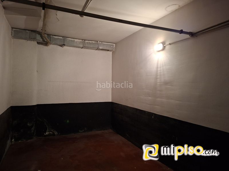 Foto 59fdd235-178d-4000-af30-469b7dea724e. Aparcament cotxe a Santoña