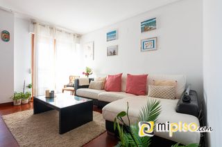 Flat in Santoña. Adéntrate en el encanto del pintoresco pueblo de santoña con est
