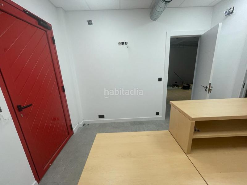 Foto d21519c7-e92e-42fb-9d35-3c399373b6ad. Location local commercial dans Renedo Piélagos