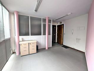 Location Local commercial  Torrelavega - calle ruiz tagle. En el centro de torrelavega tenemos esta acogedora oficina de un