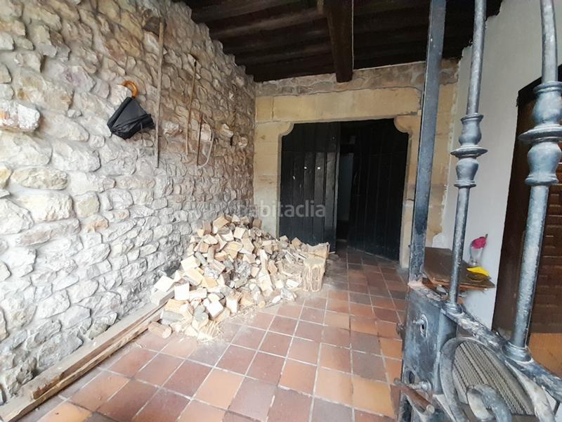 Foto de97eaca-8bbf-41ce-b52b-8a8463e4d1d4. Casa adossada amb calefacció a Ruente