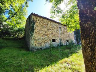 Casa a Santiurde de toranzo - fuente acebal. En plenos valles pasiegos encontramos esta preciosa cabaña para