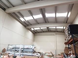 Nau industrial  Barros - c/ alfonso alvarez miranda. La nave se encuentra en un área de gran actividad empresarial co