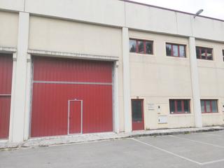 Nau industrial  Barros - c/ alfonso alvarez miranda. La nave se encuentra en un área de gran actividad empresarial co