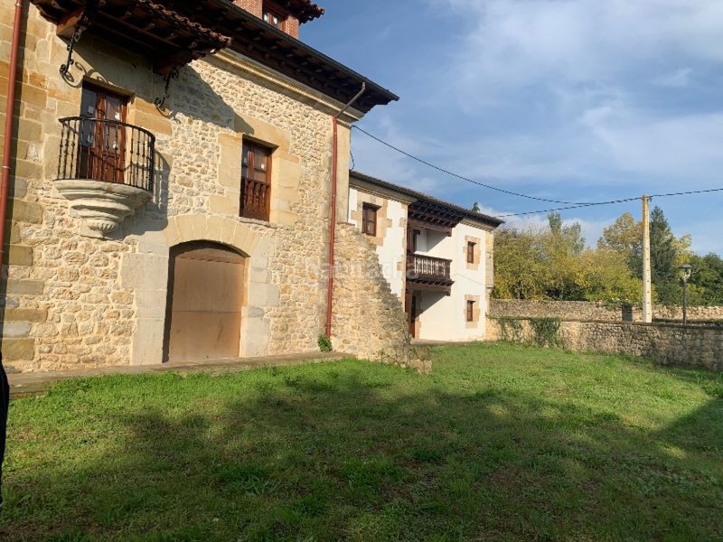 Foto c9d1614c-8191-4a5b-9880-a626c64e08ad. Alquiler edificio no esperes mas para montar tu propio negocio!!!! en Reocín