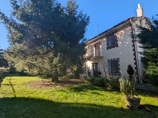 House in Renedo. Impresionante casona de 2 plantas en la encantadora localidad de