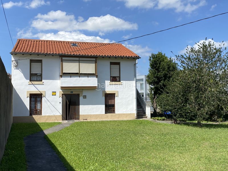 Foto 289bfa3f-a3ab-48f6-9f63-c9f73b64b9af. Casa adossada amb calefacció a Centro Torrelavega