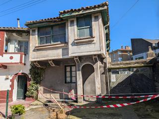 Casa aparellada a Los corrales de buelna - c/ hermanos salas 17. Oportunidad de inversión en los corrales de buelna! se vende viv