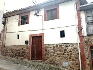 Edifici  Potes - pb mijares. Inversores, en pleno centro de potes, catalogado como uno de los