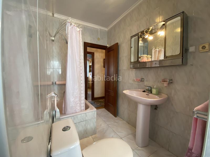 Foto 7f227a68-4594-42c2-a3e4-65b792df0549. Piso te presento una encantadora vivienda ideal para quienes buscan comodidad, buena ubicación y potencial de mejora. se trata de un pi en Torrelavega
