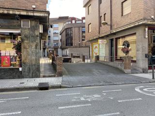 Aparcament cotxe a Torrelavega - AUGUSTO GONZALEZ LINARES