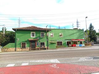 Casa  Torres - av oviedo. Si estás buscando una propiedad versátil, con potencial tanto pa