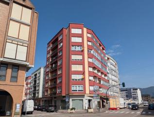 Pis a Los corrales de buelna - avenida cantabria 23. Piso y garaje