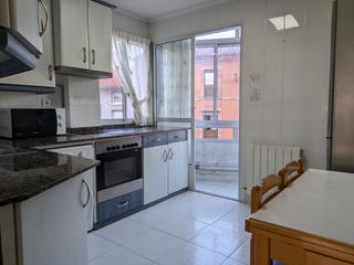 Piso en Los corrales de buelna - av cantabria 23. Este piso goza de una ubicación inmejorable, a pocos metros de l