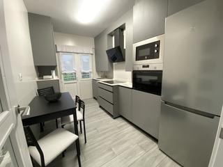 Alquiler Piso  Torrelavega - avenida de cantabria. Se alquila piso para estudiantes  3 habitaciones  torrelavega ce