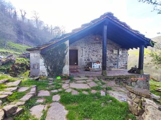 Casa en San pedro del romeral - bº bustaleguin, poligono 1 1424. Magnifica oportunidad de tener tu propia cabaña con posibilidad