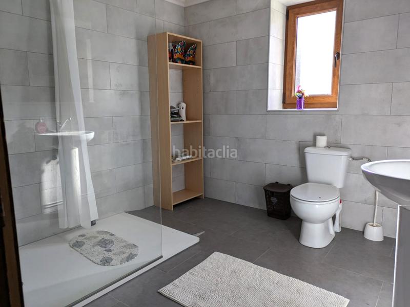 Foto 3b295997-8603-4168-aec3-8ca5079d11fb. Maison jumelée dans villasuso - bº villasuso 34 dans Anievas