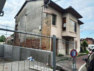 Casa a Torrelavega - bº miravalles 26. Se vende casa individual en miravallestorrelavega. ubicada en un